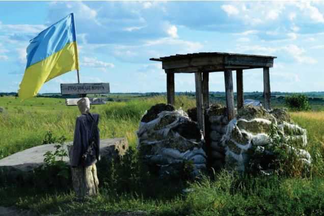 На Луганщине военные поселились в пятиэтажке и не впускают домой гражданских