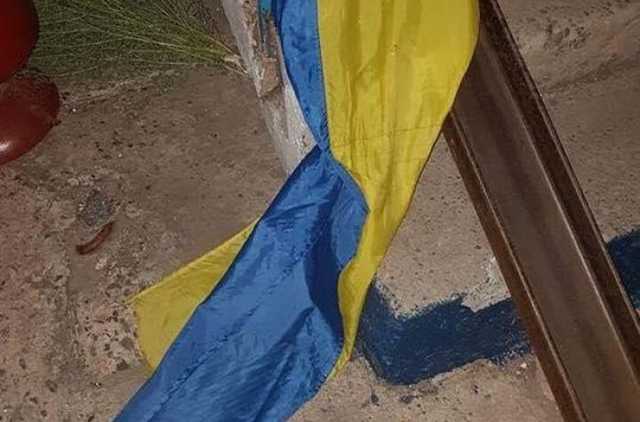 В Кривом Роге задержали пьяниц, надругавшихся над государственным флагом Украины