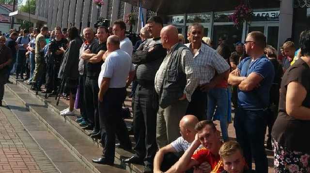 Часть встречающих Саакашвили начали расходиться