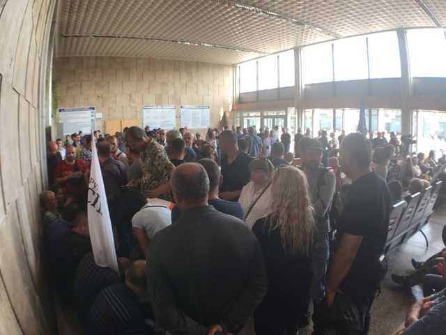 Нардеп Найем уснул ожидая отправки поезда с Саакашвили