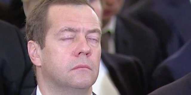 Медведев уснул под рассказы Путина. Умилительное фото