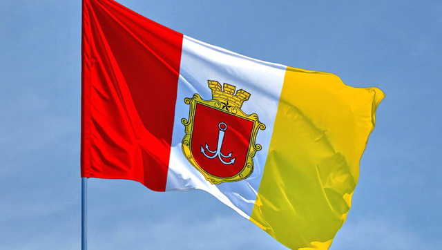 Известный киевлянин назвал флаг Одессы «блевотным красно-желтым»