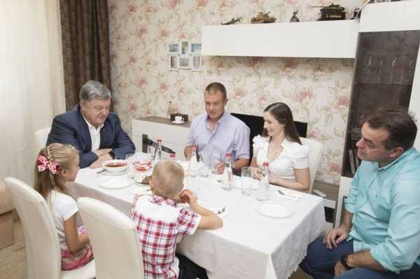 У тебя есть борщ? Тогда Порошенко идет к тебе!