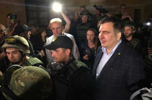 Саакашвили и Садовый поужинали в оцеплении батальона "Донбасс"