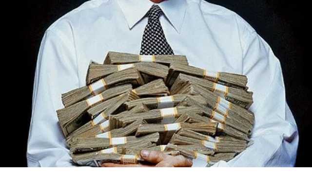 Держвиконавці давали довіреність на доступ до своїх мільйонних винагород сторонній особі