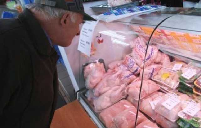 Несмотря на заявления правительства, курятина продолжает дорожать