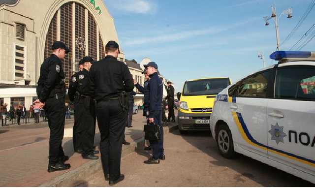 Под Киевом мужчина обворовал "Чебурашку"