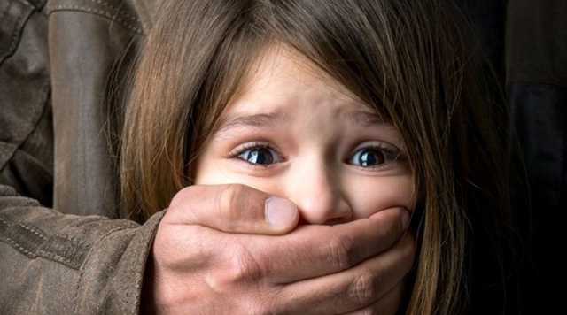 Родителям на заметку: в Киеве неизвестные пытались заманить школьников в свой автомобиль