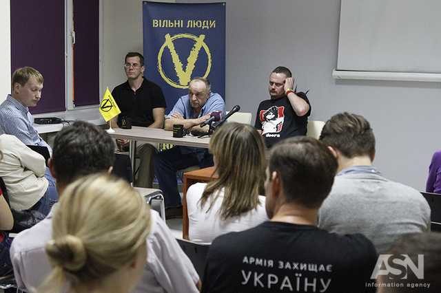 Украинцы должны научиться давать сдачи, а не терпеть и умирать за идеи лжебогов