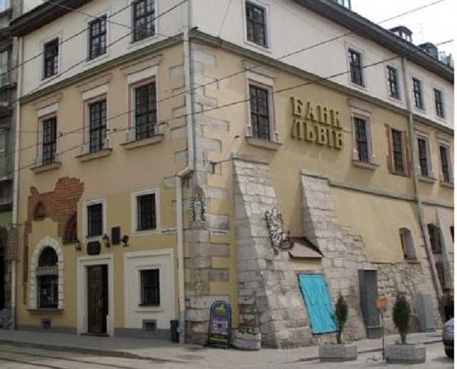 Швейцарський інвестор хоче купити пакет акцій українського банку