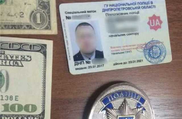 Подполковник полиции обложил взятками рыночных торговцев