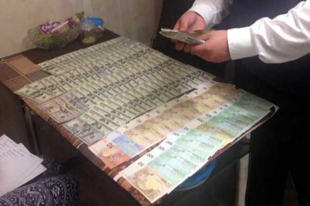 Вінницького голову Укртрансбезпеки та його підлеглого спіймали на хабарі