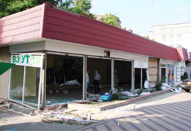 Власники незаконного казино напали зі зброєю на комунальників у Києві