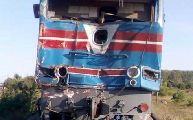 Под Харьковом КамАЗ влетел в электричку, есть пострадавшие