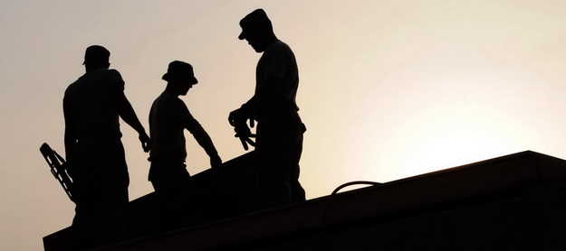 Больше молодежи и выше зарплаты: в Польше опубликовали данные об украинских работниках