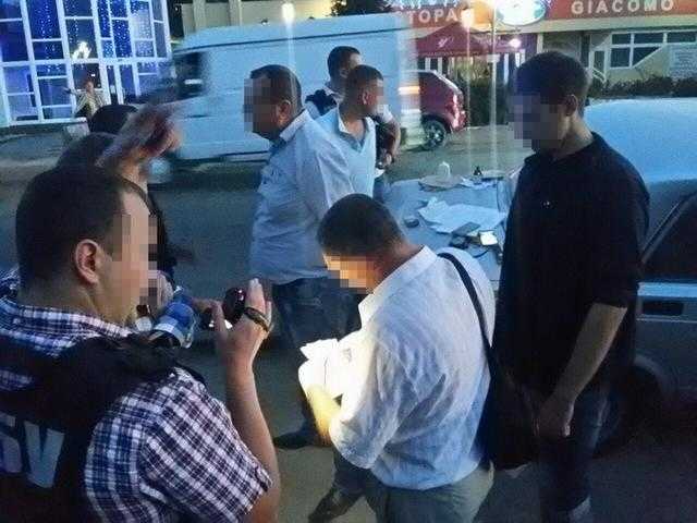 СБУ задержала на взятке в $1 тыс. двух полицейских в Кропивницком
