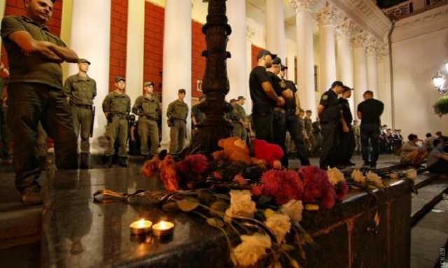 У мэрии Одессы возникла драка из-за палаток, установленных после пожара в лагере