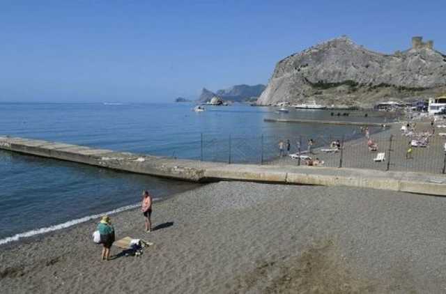 Крым: Пляжи переполнены «бархатными» туристами