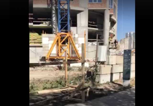 Застройщик отбирает у киевлян набережную на левом берегу