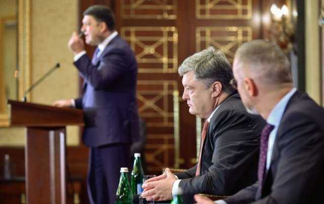 Переговоры без доверия: начнут ли искать замену президенту Порошенко