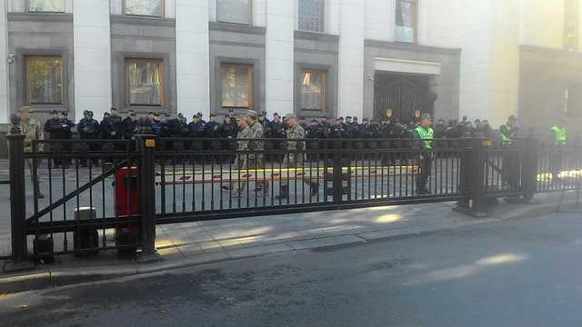 Саакашвили на Банковой: решетки, Нацгвардия и полицейские кордоны