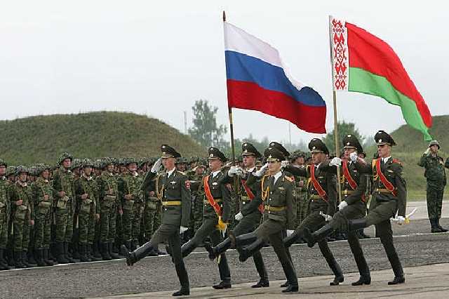 На учениях "Запад-2017" российский вертолет нанес ракетный удар по гражданским