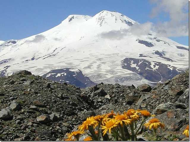 Гора смерти: на Эльбрусе растаявший снег обнажил жуткие находки