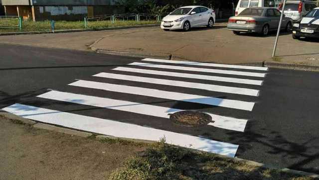 Столичные коммунальщики поэкспериментировали с разметкой