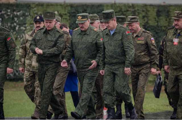 Чтоб не получилось, как под Смоленском: Лукашенко пояснил, почему отменил визит к Путину