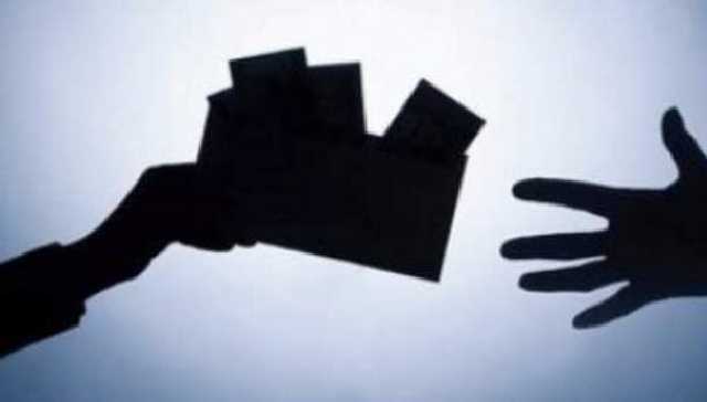 Зарплаты в конвертах: украинцы не спешат сдавать своих работодателей