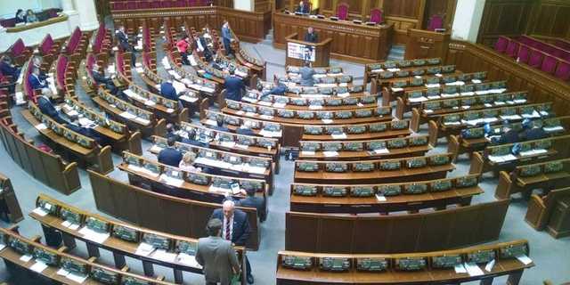 Каникулы закончились, но депутаты так и не ходят на работу