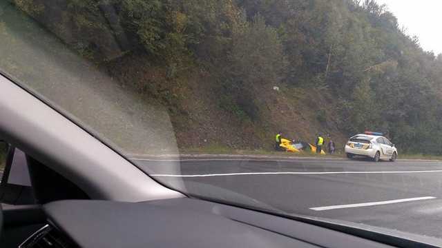 В Закарпатской области редкий британский спорткар слетел с трассы: опубликованы фото