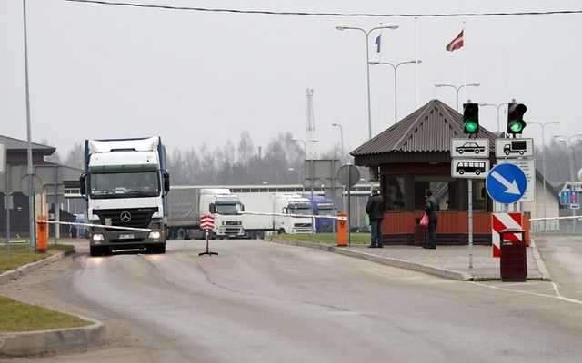 Профсоюз таможенников объявил предупредительную забастовку