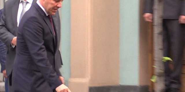 Парубия застукали за выбрасыванием окурка мимо урны