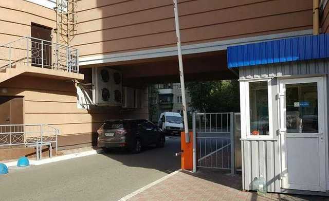 В елітному житловому комплексі в Києві в кімнаті охорони знайдено мертвою дитину