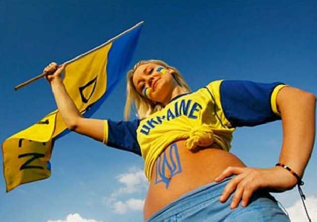 В Києві побили дівчину за фразу "Слава Україні"