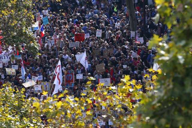 В Париже десятки тысяч людей вышли на протест против трудовой реформы Макрона
