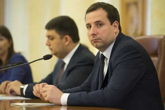 В Украине уволят 8 тысяч чиновников