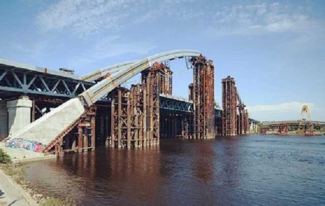 Недобудований Подільський міст у Києві хочуть зробити платним