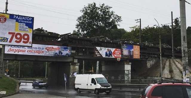 "Как обухом по голове": в Киеве сделали знаковое фото с танками