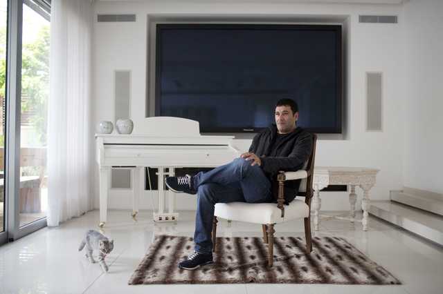 Легендарного французского "короля мошенников" снова арестовали в Украине