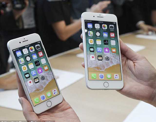 «Купите, люди добрые»: украинцы не могут продать новенькие iPhone 8