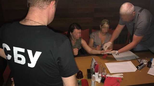 Чиновниц горсовета Одессы поймали на взятке в 300 тысяч гривен