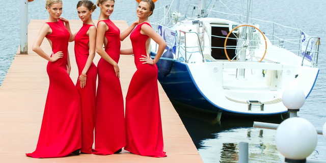 Везде успевает: друг Ляшко покупает не только девочек, но и завидных мужчин