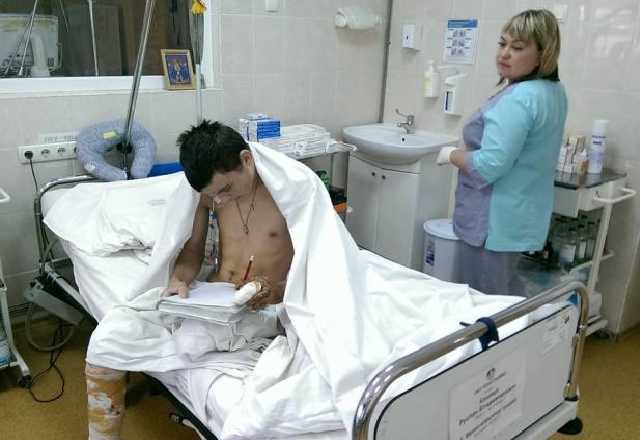 Мало не осліплий боєць АТО написав свої перші слова лікарям, які його врятували