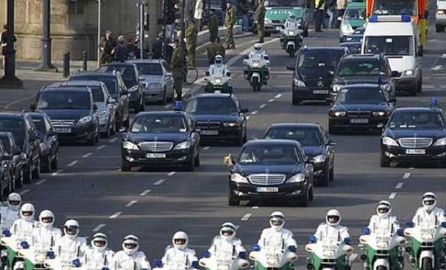 Скоро по улицам будут ездить одни кортежи. Остальные – пешком