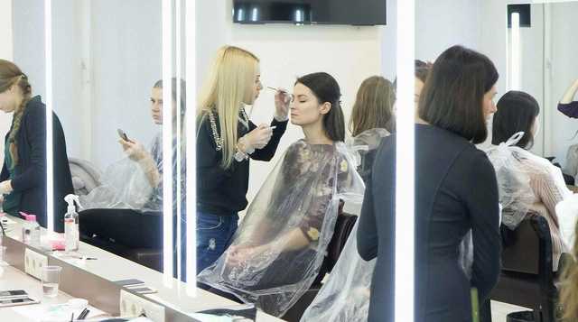 Мошенница вымогает деньги у известного киевского салона красоты