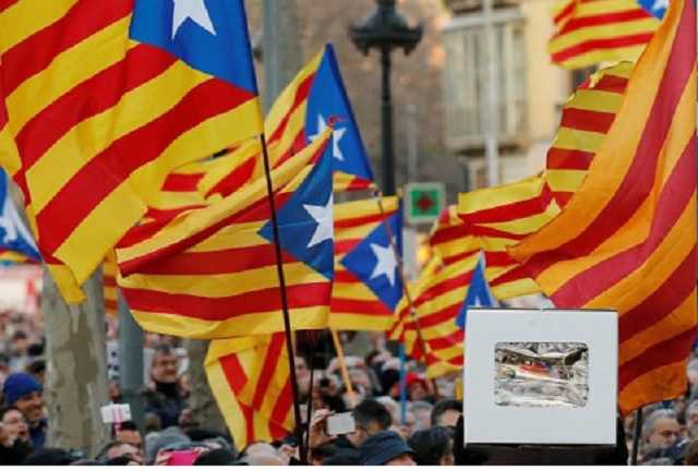 Референдум в Каталонии: полиция закрыла 183 избирательные участки