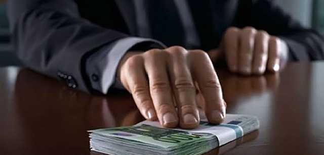 Страна коррупционеров: за что и кому платят украинцы