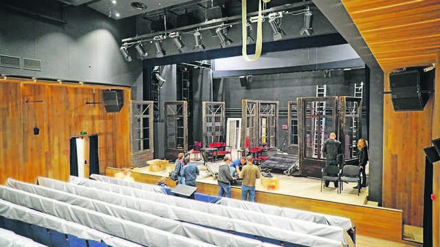 Решали у Порошенко: почему спешат открыть самый скандальный театр Киева